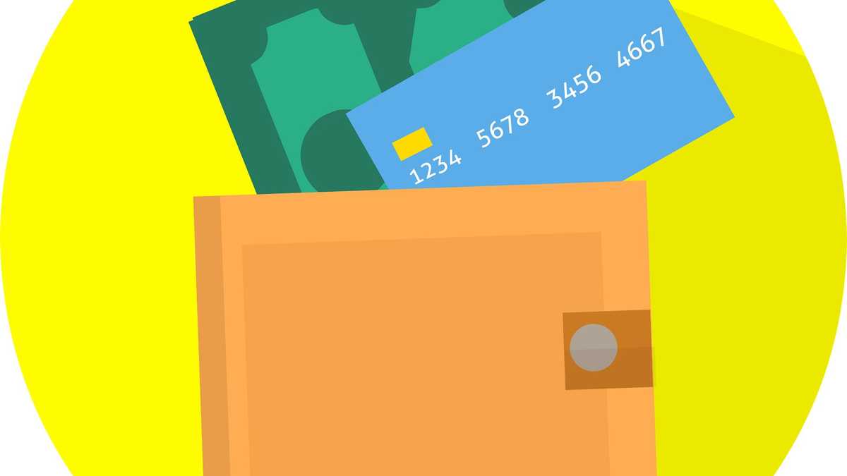 Kreditkarte und Scheine schauen aus einem Geldbeutel