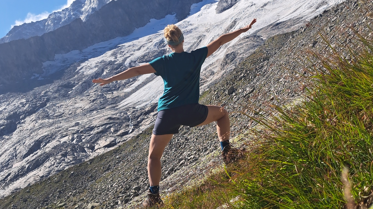 Resilienz Frau vor Berglandschaft